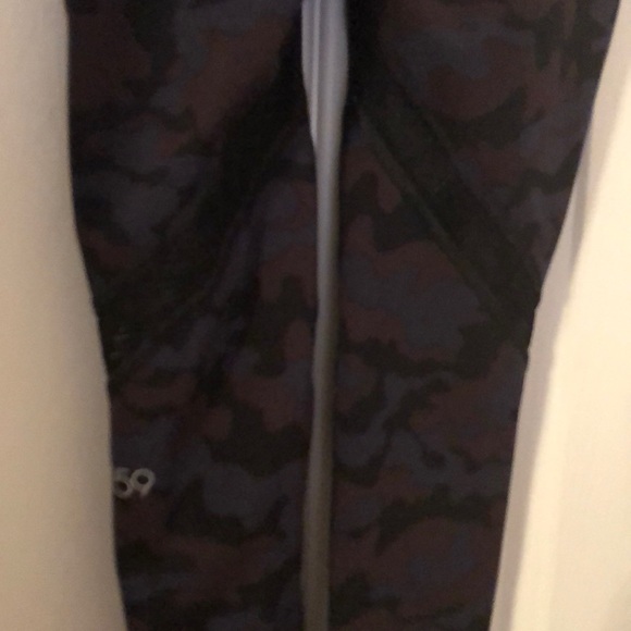 NWT camo splits legging size xs - Picture 4 of 4